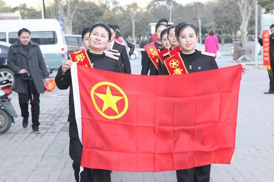 鄭州客運段團委：學雷鋒 樹新風