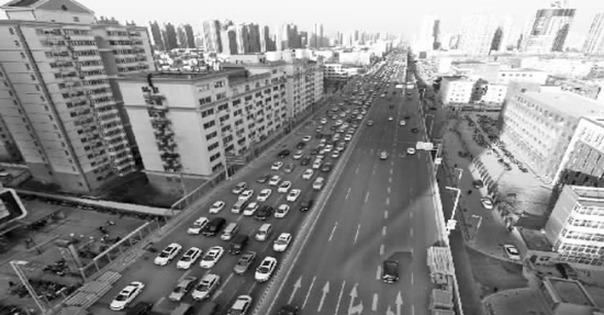 昨日上午8点06分,航拍郑州市陇海快速路(京广路段)路况