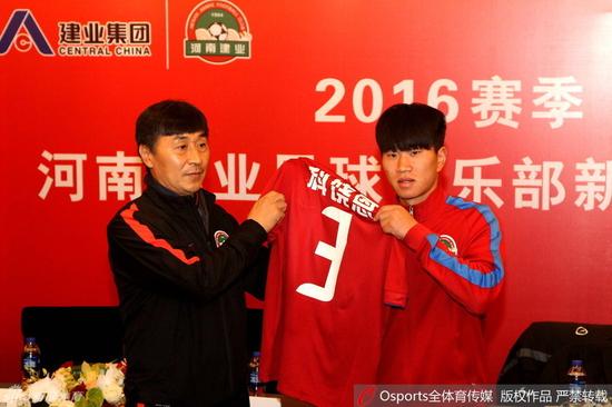 河南建业足球俱乐部新援亮相发布会_焦作频道