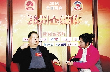 二月河接受采访