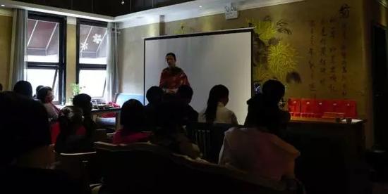 杨艾娟:女人的魅力与美丽都要是又内而外。