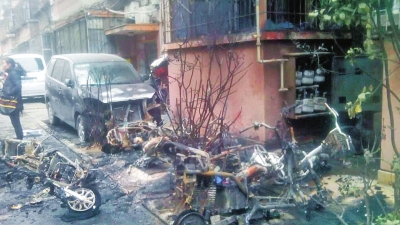 1輛轎車8輛電動車被燒毀