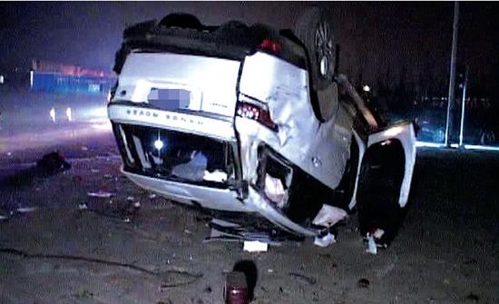路虎翻车