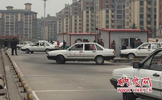 郑州驾考自主预约遭吐槽 太难约操心得车都练