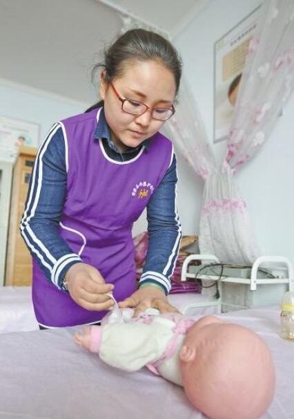 徐娴婧毕业于中央广播电视大学汉语言文学专业,毕业后做过酒店管理、饰品行业,今年她决定转行做月嫂。