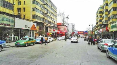 整治后的街道上没有一辆三轮车
