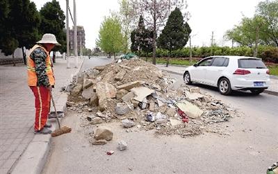 偷倒在路上的建筑垃圾