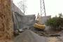 相关部门联手拆除河道内在建的小楼