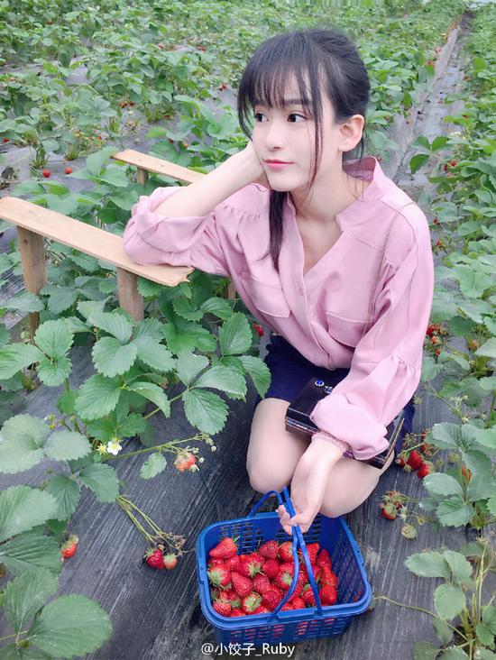 夏理校花氧气写真 高颜值展现甜美清纯
