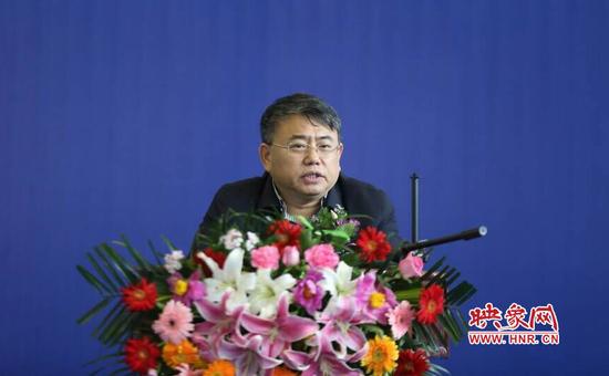 ▲河南省委宣传部副部长、省新闻出版广电局局长朱夏炎