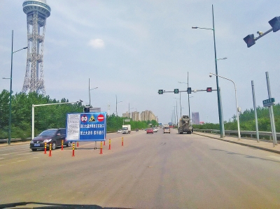 施工點附近已設置警示牌：2.2米以上大貨車、客車禁行