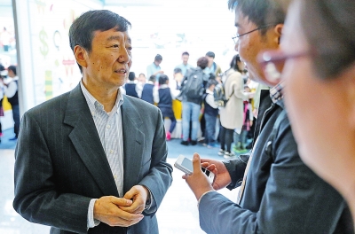 韩恩厚研究员接受本报记者采访