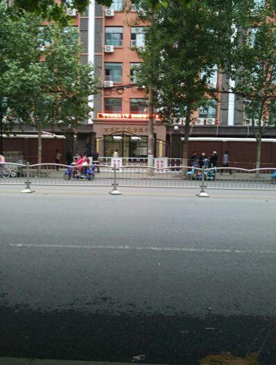 郑州市文化绿城小学疑似发生学生跳楼事件 教