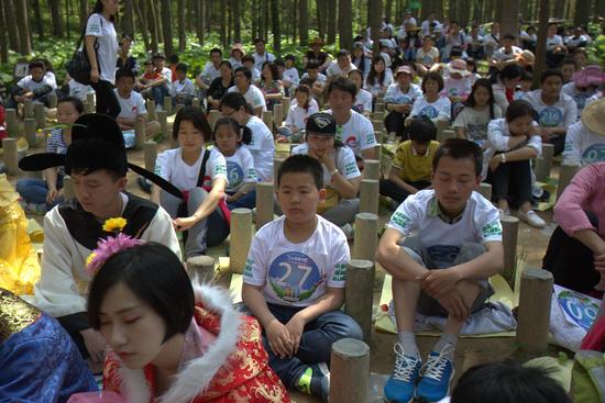 洛陽(yáng)白云山發(fā)呆大賽現(xiàn)場(chǎng)