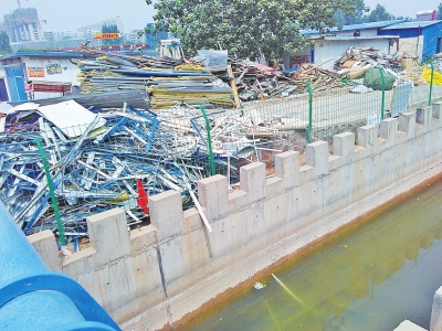 廢品站建在水源保護(hù)區(qū)旁