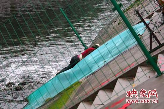 鄭州熊兒河現一具女尸 