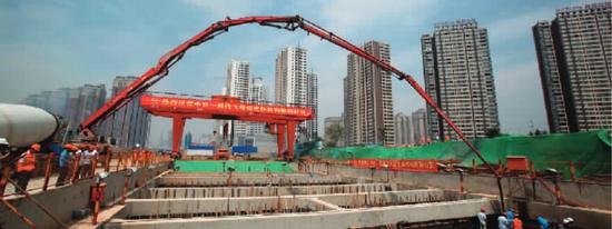地铁5号线腾飞路站,主体结构顺利封顶