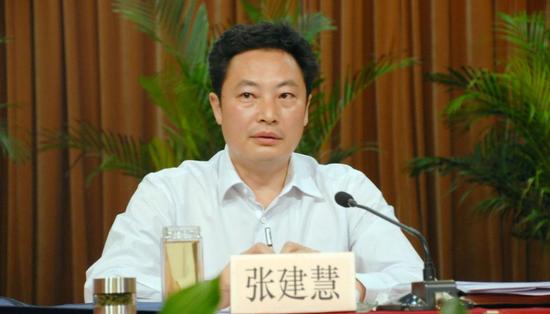 胡五岳当选许昌市长 张建慧当选商丘市长 简历