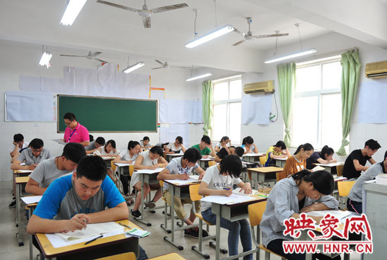 今年河南省普通高校招生考试总报考人数82万人。