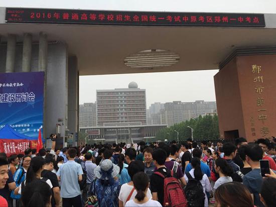 2016年高考拉開帷幕 河南82萬人學子趕考