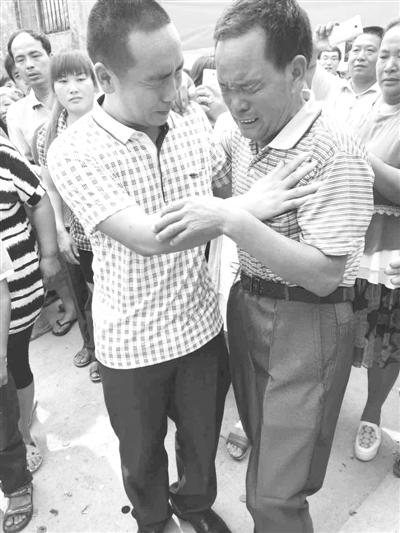 白龍和父親相見痛哭流涕