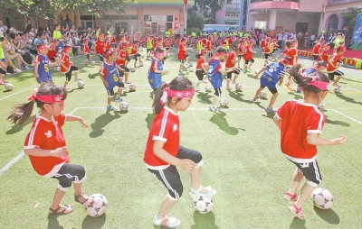 郑州11所幼儿园挂牌足球特色试点园 属全国首