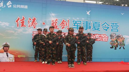 河南蓝剑军事夏令营为孩子成长助力