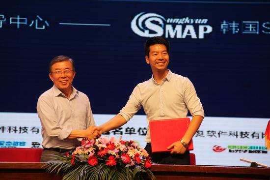 首届中国(中部)一校一品教育节在河南省人民会