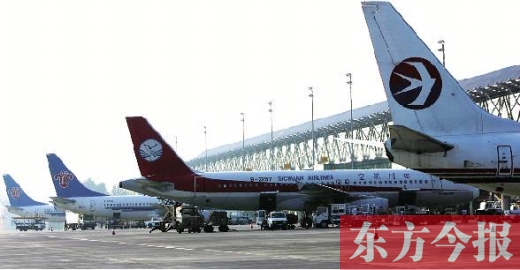 卡萨达认为,郑州机场不需要建设5条跑道,最多3条就够了
