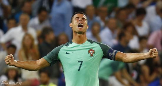 踩58年魔咒法国距冠军只1步 C罗又当背景帝_