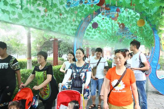 主干道上裝滿霧森