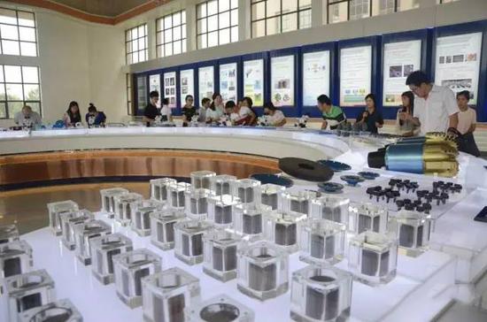 中央驻豫和省级媒体组成 精彩河南 采风团探究