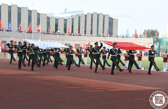 河南省第十九届大学生田径运动会在郑州开幕