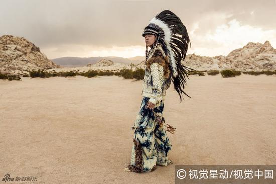 周杰伦新歌MV走印地安风 戴羽毛头饰造型夸张
