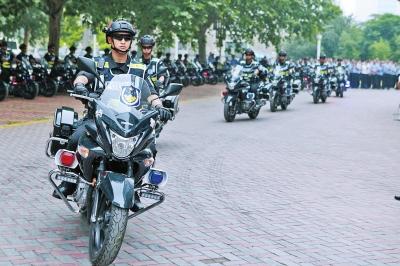 鄭州特警添“輕騎兵”