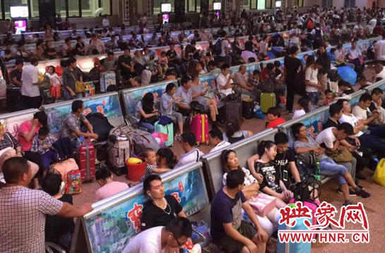 候車大廳滯留的乘客