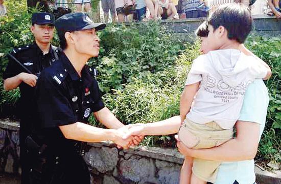 孔亚敏感谢特警：“是你们救了我” 