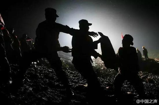 抗洪最前線的勇士