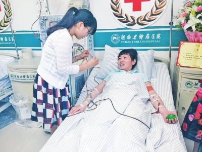 鄭州媽媽與白血病女孩