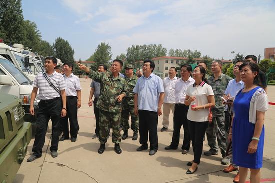 省檢察院開展“軍地檢察官進軍營”活動