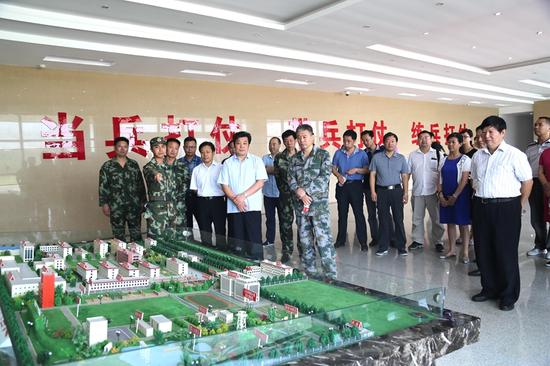 省檢察院開展“軍地檢察官進軍營”活動