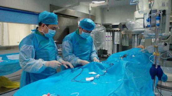 醫(yī)生大顯身手