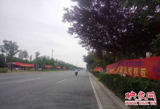 鄭州街頭一夜間現數千廣告橫幅