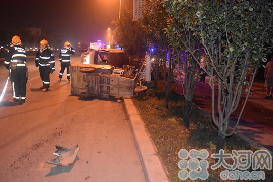 消防官兵現場施救