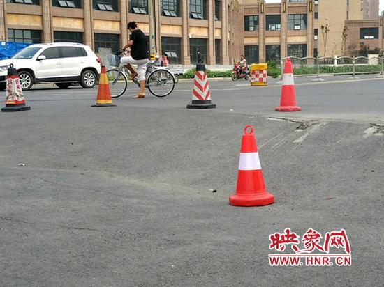 深度約是一個反光錐的高度