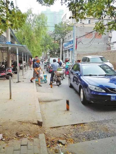 充電棚建在人行道