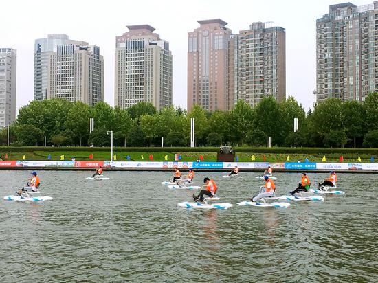 水上自行車賽現場