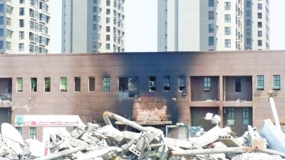 起火的廢棄大樓