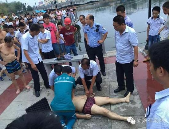 信阳固始男子在小区人工湖内溺亡 家人痛哭不