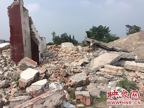 房主赶回家时房子已变为一片废墟